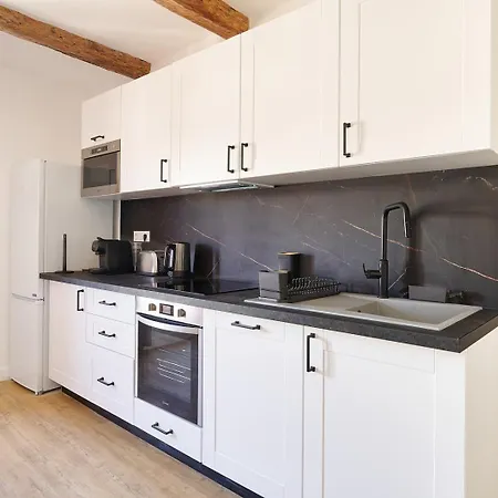 Le Gratien By 1609 Residences