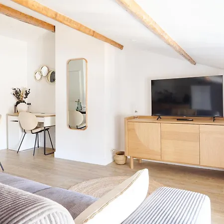 Le Gratien By 1609 Residences