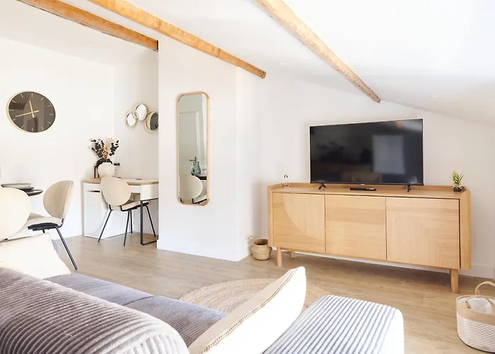 Le Gratien By 1609 Residences