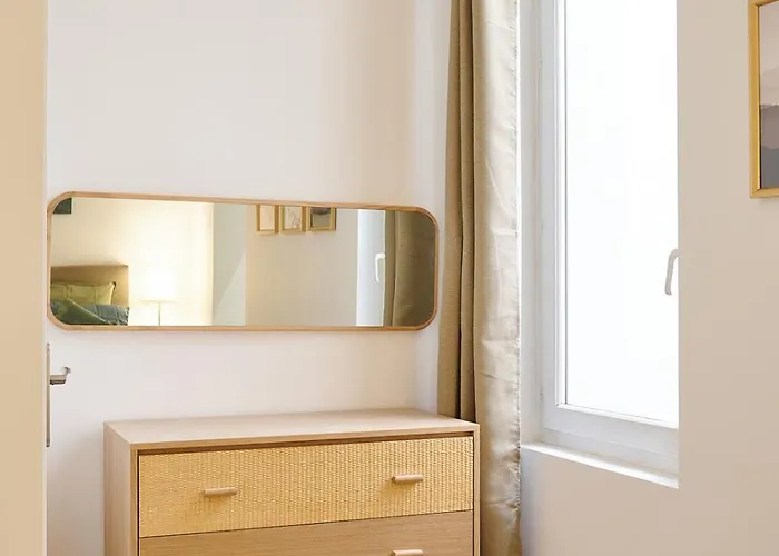 Le Gratien By 1609 Residences